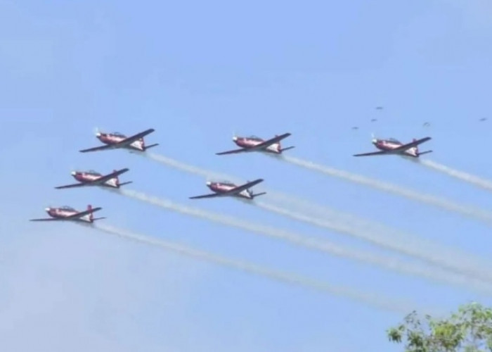 Tampil Memukau, 24 Pesawat Akrobatik di Langit AAU Yogyakarta, Meriahkan HUT Ke-78 TNI AU