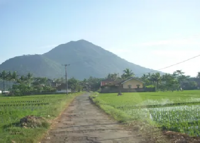 Menelusuri Sejarah dan Kisah Mistis di Gunung Haruman Tengah