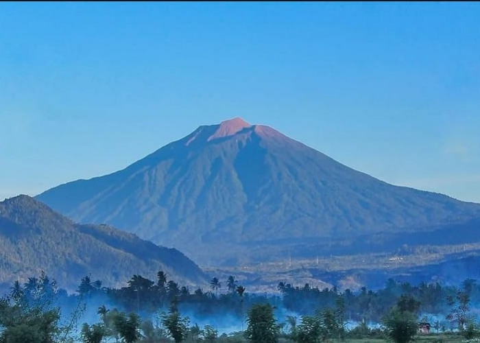 Wajib Masuk Daftar List Liburan Kamu! Inilah Pesona Gunung-Gunung Terkenal di Pulau Sumatera