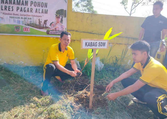 HUT Bhayangkara ke-80 Momentum Jaga Kelestarian Alam, Polres Pagar Alam Tanam Pohon Serentak
