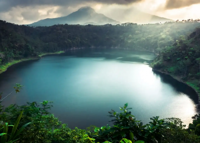 Danau Ranu Segaran: Destinasi Wisata yang Mempesona di Probolinggo