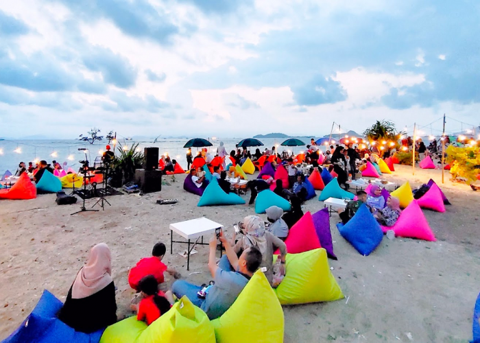 Jadi Tempat Favorit Untuk Nongki, Inilah Pesona dan Daya Tarik Pantai Sebalang di Lampung