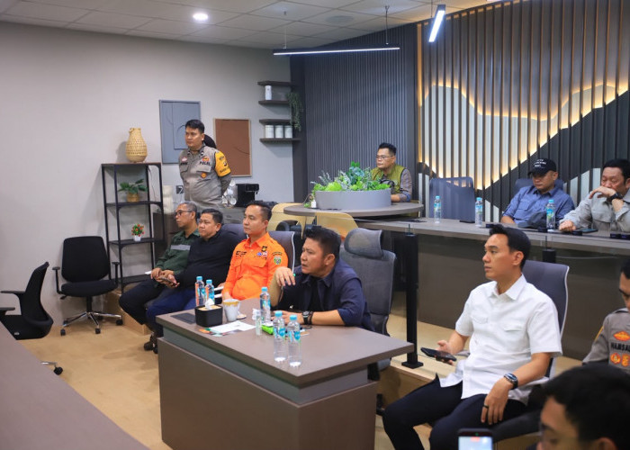 Herman Deru Bermalam di Lokasi Karhutla OKI