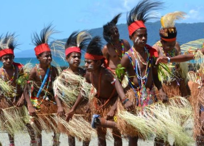 Junjung Tinggi Perdamaian! Inilah 3 Suku Tertua di Papua Barat
