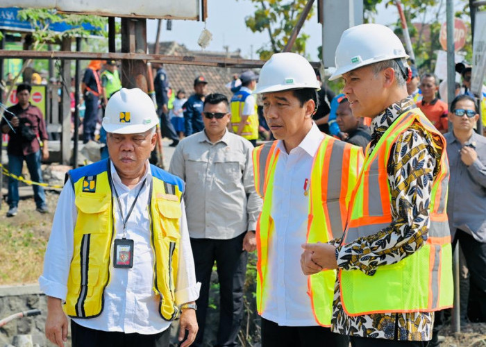 Presiden Jokowi Tinjau Rekonstruksi Jalan Raya Surakarta-Gemolong-Purwodadi