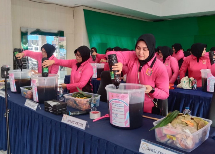 Gerakan Hijau Bhayangkari Polres Pagar Alam, Ciptakan Ecoenzyme Jadi Produk Bermanfaat
