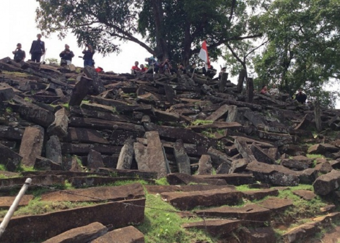 3 Ton Logam Mulia Hingga Psair Peredam Gempa Ditenukan Gunung Padang, Benarkah Peningalan Zaman Purba?
