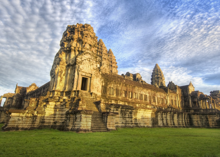  Perjalanan di Balik Megahnya 7 Candi dan Kuil Kuno Dunia, Apakah Ada yang Menghiasi Indonesia?