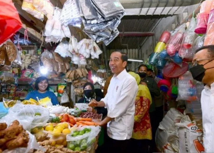 Presiden RI Meninjau Stok dan Harga Bahan Pangan di Pasar Wonokromo Surabaya