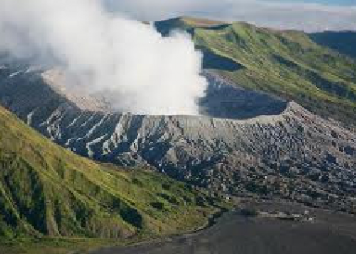 Sejarah Nama dan Misteri Gunung Batusibela: Tempat Suci dengan Kisah Mistis di Bali