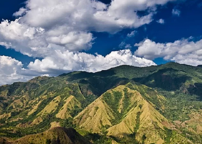 Gunung Nona Enrekang, Pesona Alam yang Memukau di Sulawesi Selatan