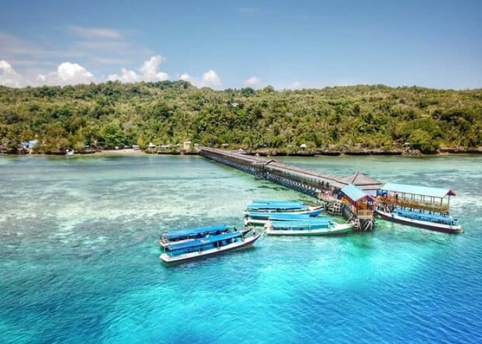5 Destinasi Indah Di Sulawesi Barat, Miliki Pantai Pesona Laut dan Pegunungan yang Menyatu!