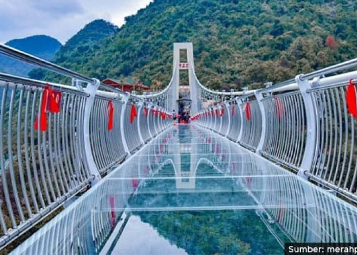 5 Objek Wisata Jembatan Kaca di Indonesia yang Hits dan Populer 