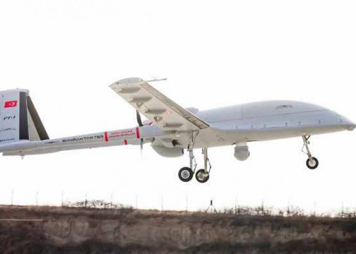 Drone Tempur Sayap Lipat Bayraktar TB3 Sukses Terbang Perdana