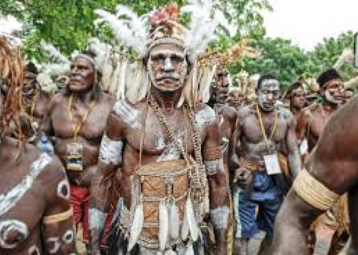 Korowai, Suku Semi-Nomaden Penjaga Tradisi di Hutan Belantara Papua