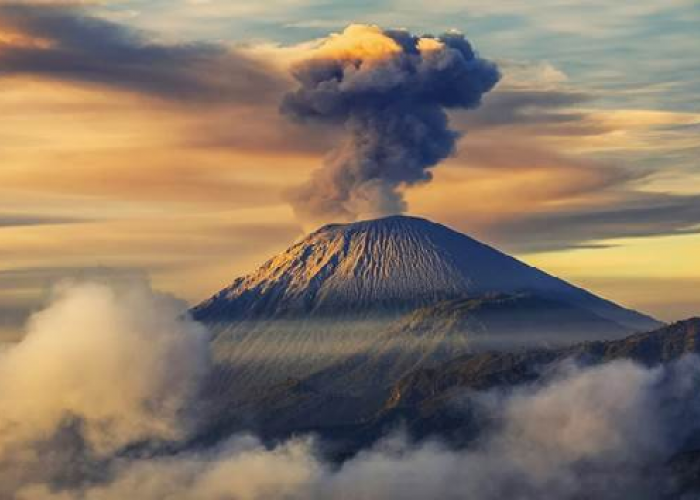 Indonesia : Misteri Gunung Semeru, Jejak Keajaiban Spiritual Abad 15 di Pulau Jawa
