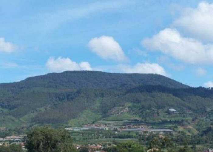 7 Legenda Misterius Gunung Sunda, Salah Satunya Menjadi Lokasi Pertapaan Para Jawara?