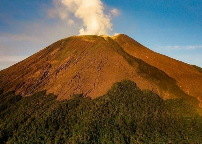 Gunung Slamet: Misteri dan Keindahan yang Bikin Geleng-Geleng Kepala!