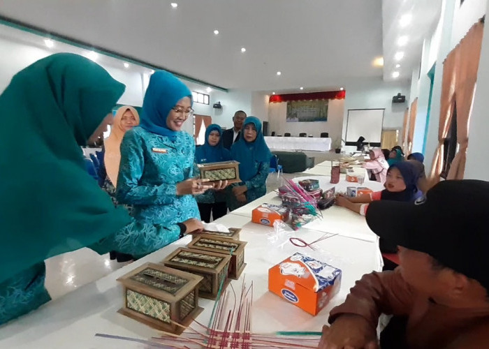 Bantu Pengrajin Promosi Produk Kerajinan Bambu 