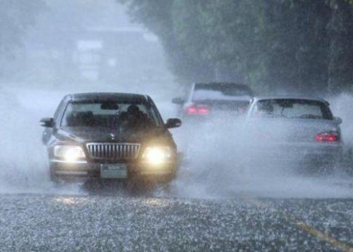 Pengemudi Mobil Wajib Tau! Ini 10 Tips Mengemudi Aman Saat Cuaca Hujan, Ini Penjelasannya!
