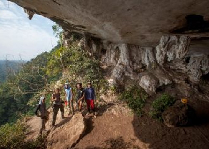 Menjelajahi Goa Tewet, Menyimpan Sejarah Leluhur Suku di Kalimantan