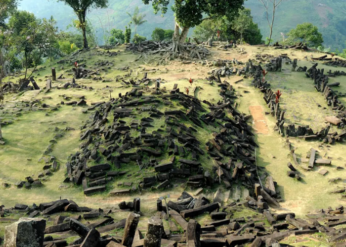 Menelusuri Jejak Zaman Purba, Temuan Koin Kuno di Gunung Padang Membuka Tabir Misteri