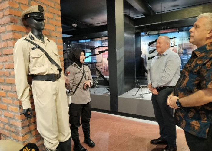 Australian Federal Police Kunjungi Museum Pusjarah Polri