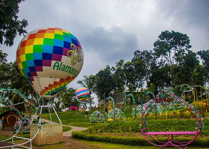 Taman Alamanda, Destinasi Wisata di Bekasi yang Banyak Dikunjungi!