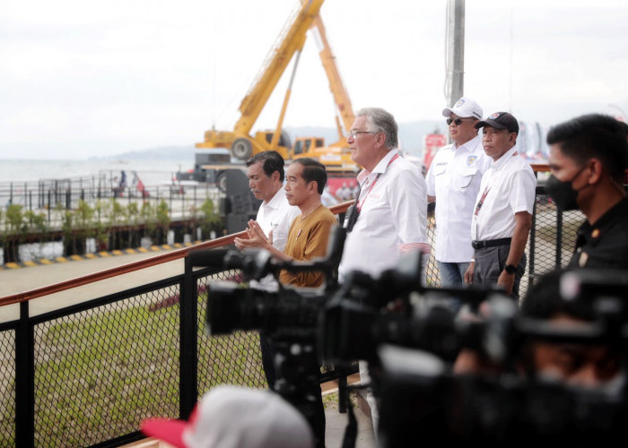 Tiba di Pelabuhan Muliaraja Napitupulu, Presiden Tonton Keseruan Balapan F1 Powerboat 2023