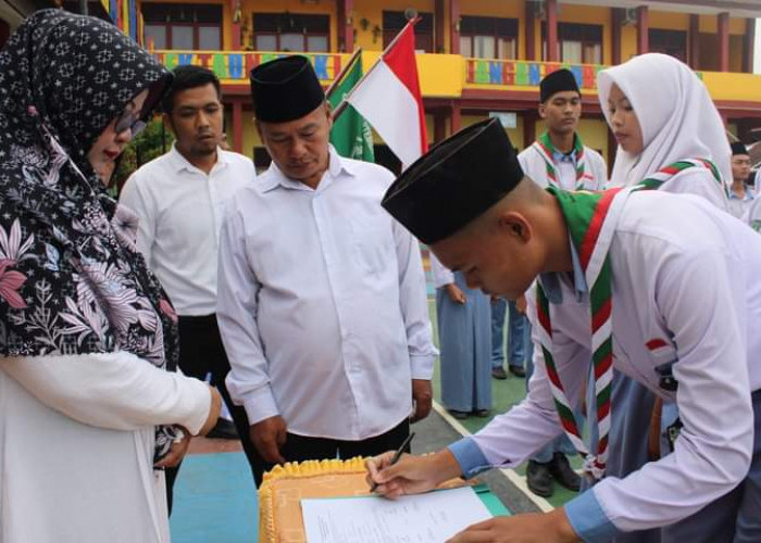 Lantik Pengurus OSIM, Kasek MAN 1 Pagar Alam : Jalankan Tugas dengan Pengabdian