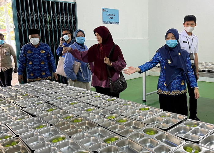 Tinjau SPPG di Pagar Alam, Wawako : Program MBG Tak Sebatas Pemenuhan Gizi