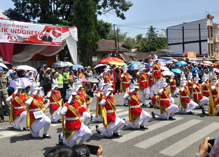 Tampilkan Aksi Terbaik, SMP PGRI Kota Pagar Alam Meriahkan Lomba Gerak Jalan HUT RI ke-79