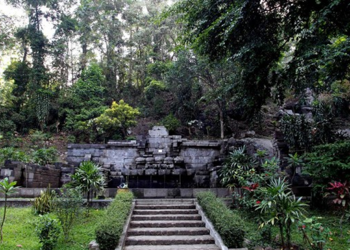 Hendak Cari Rumput, Warga Temukan Istana Peninggalan Raja Airlangga Didalam Hutan Jati Lamogan