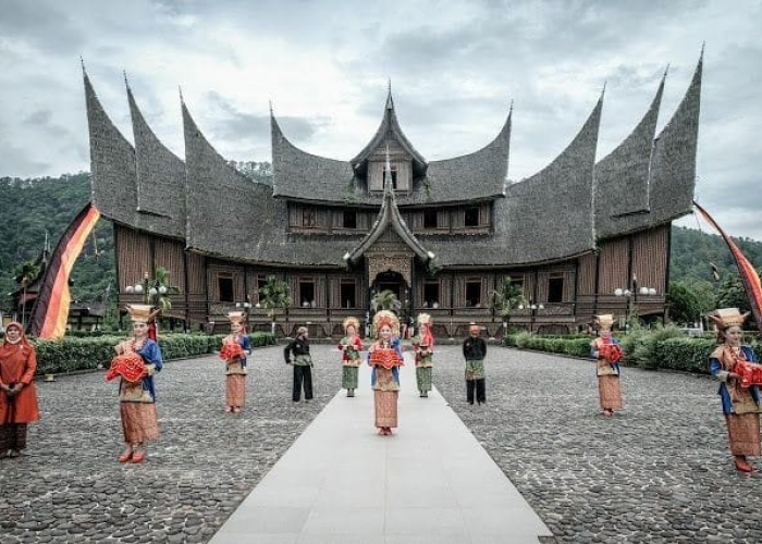 Mengenal Suku Minangkabau, Warisan Budaya dan Tradisi di Sumatera Barat