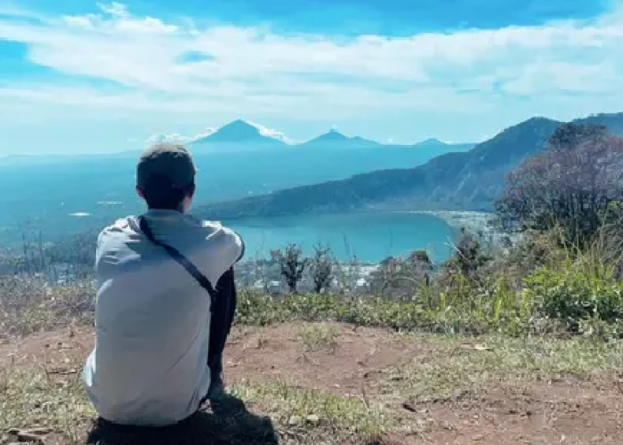 Menggali Sejarah dan Misteri Gunung Tapak: Dari Jejak Dewa hingga Cerita Rakyat