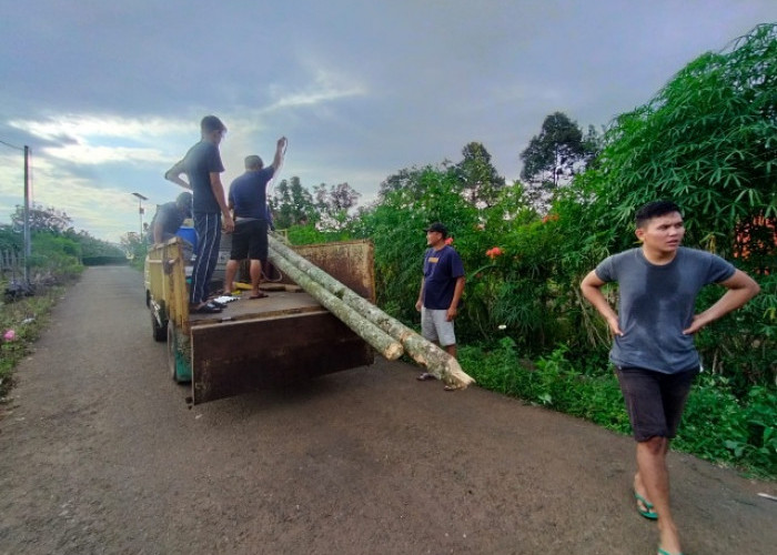 Warga Beringin Jaya Gotong-Royong Meriahkan HUT RI ke-79 