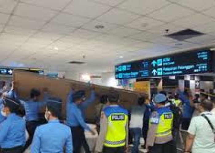 Ada Wanita Terjatuh di Lift Bandara Kualanamu, Apa yang Terjadi?