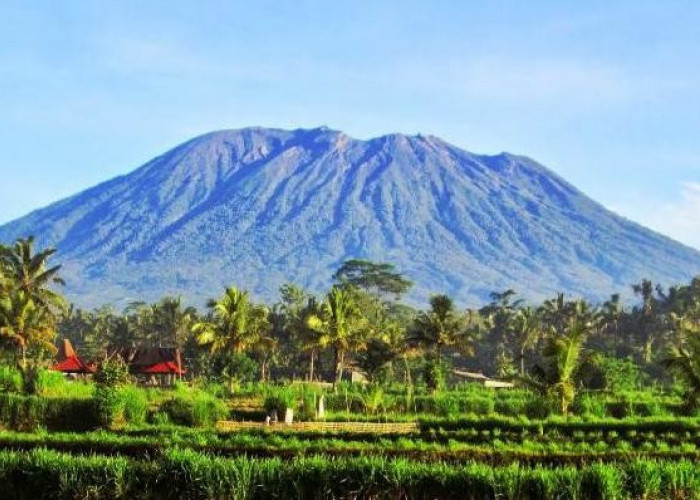 Mengintip Dunia Gaib! Pengalaman Mistis di Puncak Gunung Agung Bali, Pengujung Wajib Tahu