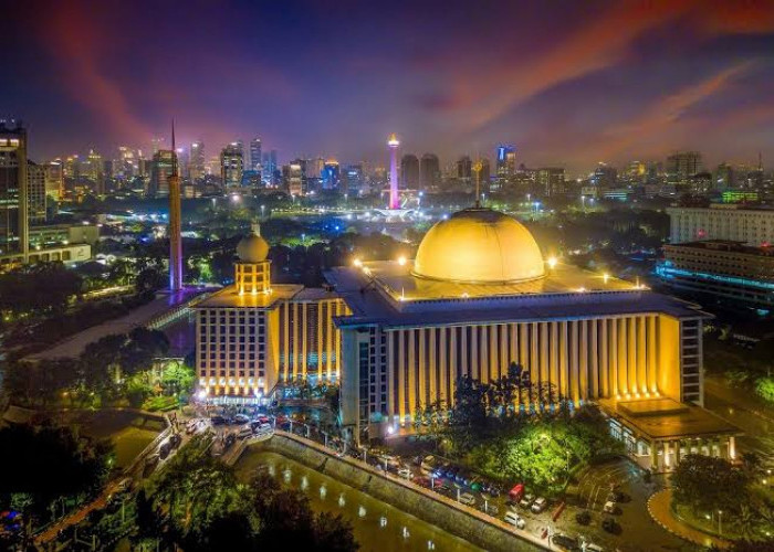 Bikin Betah Ibadah, 5 Daftar Masjid Terindag dan Megah yang Ada di Indonesia