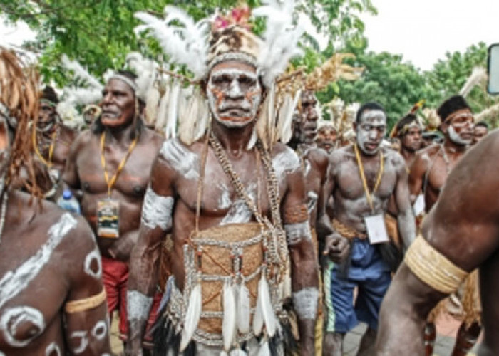 Keunikan Budaya Suku Asmat: Seni, Tradisi, dan Kekayaan Papua yang Tersembunyi