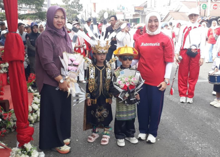 Masyarakat Tumpah Ruah Padati Karnaval dan Pawai Pembangunan HUT RI ke-81 di Pagar Alam