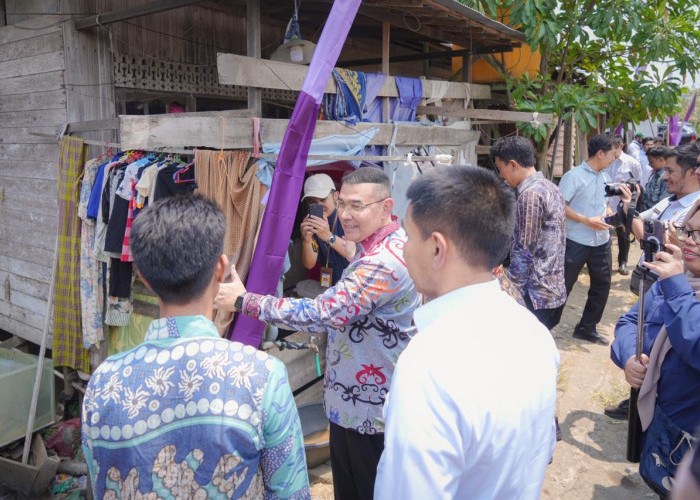 Wamen ATR/BPN Serahkan 40 Sertipikat kepada MBR di Kabupaten Banjar