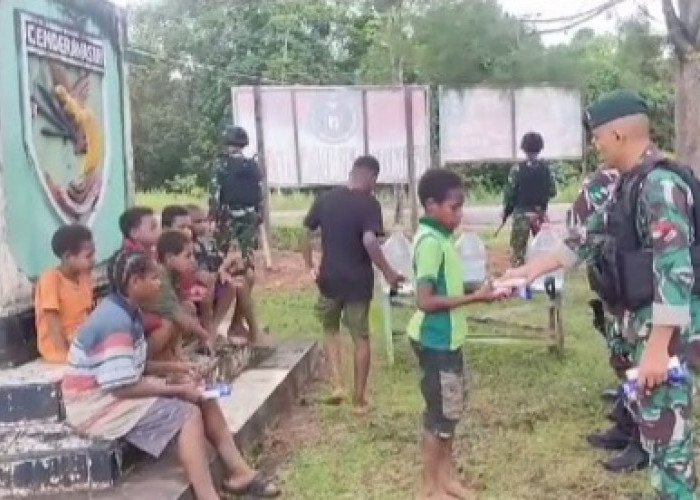 Satgas Pamtas Yonif RI-PNG Ajak Terapkan PHBS, Personel Lanud H Hanandjudiddin Berbagi Takjil