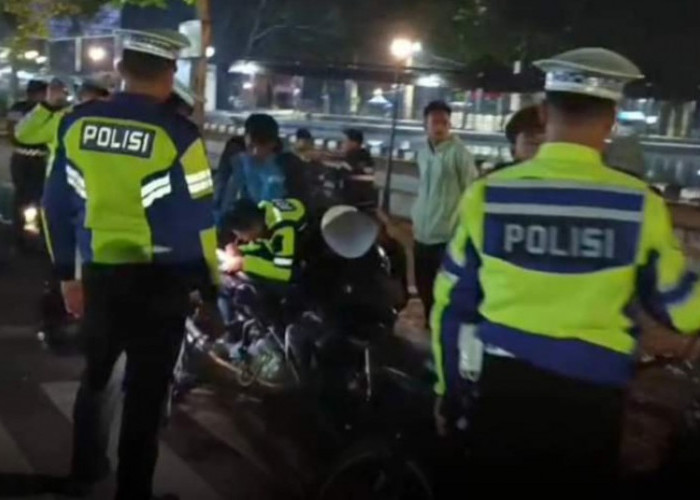 Cegah Aksi Kejahatan, Personel Gabungan Satfung Gelae Razia di Jalan Lintas Pagar Alam - Lahat