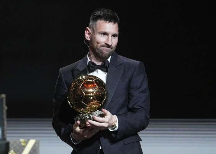 Kaleidoskop, Lionel Messi Raih Balon D'or Kedelapannya!