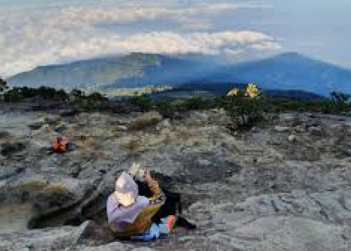  Eksplorasi Gunung Ciremai, Menemukan Pesona Keindahan Alami Yang Menyimpan Cerita Mistis! Dijamin Merinding