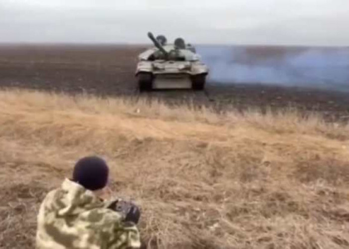 Canggih, Militer Rusia Uji Kendali Jarak Jauh MBT T-72 Melalui VR
