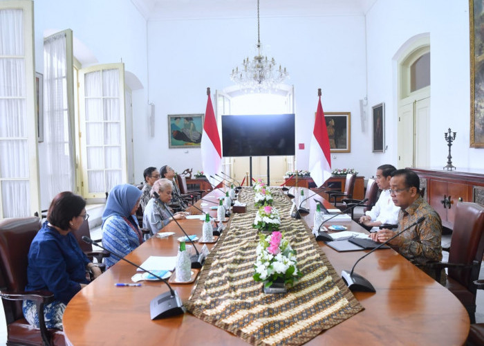 Presiden Terima Pansel Calon Anggota KPPU 2023-2028 di Istana Bogor