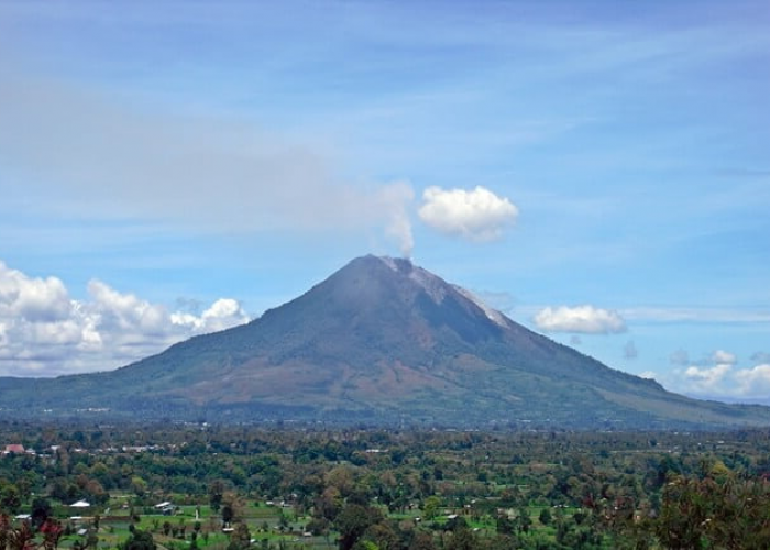 Gunung Sarempaka: Kisah Sejarah dan Keangkeran di Kalimantan Tengah