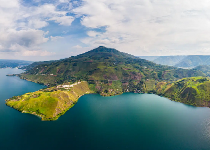 Menjelajahi Pulau Samosir: Destinasi Budaya dan Alam di Danau Toba